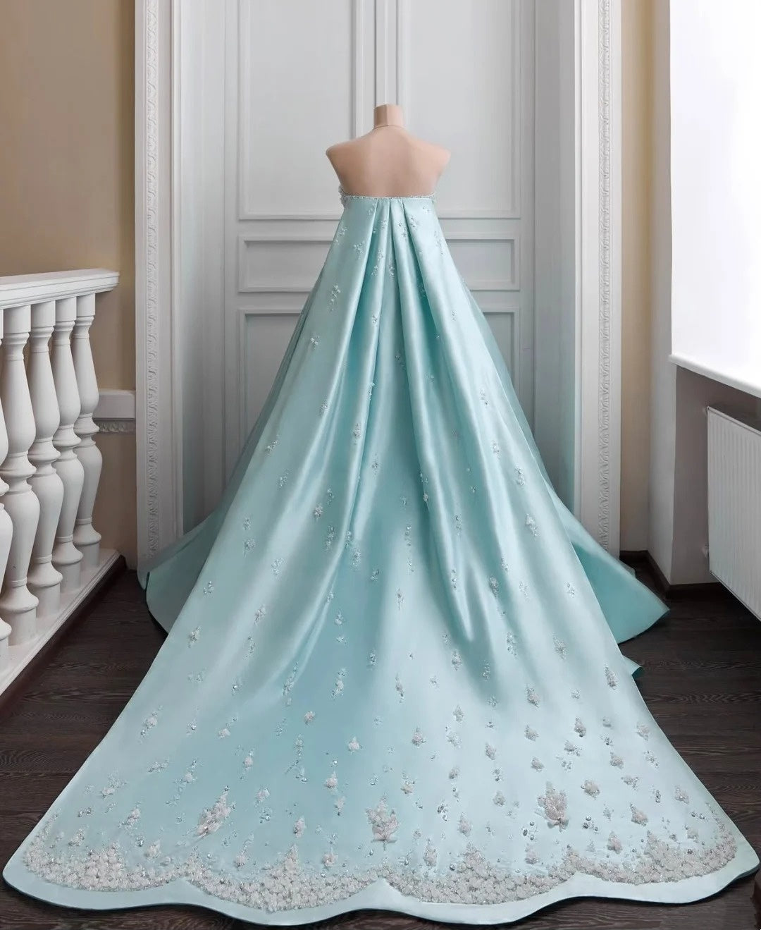 NiceVestidos-_❄️Robe bleue luxueuse et somptueuse ornée de perles, robe élégante, robe de fée bleu glacier, robe divine de princesse, robe de soirée NV6092