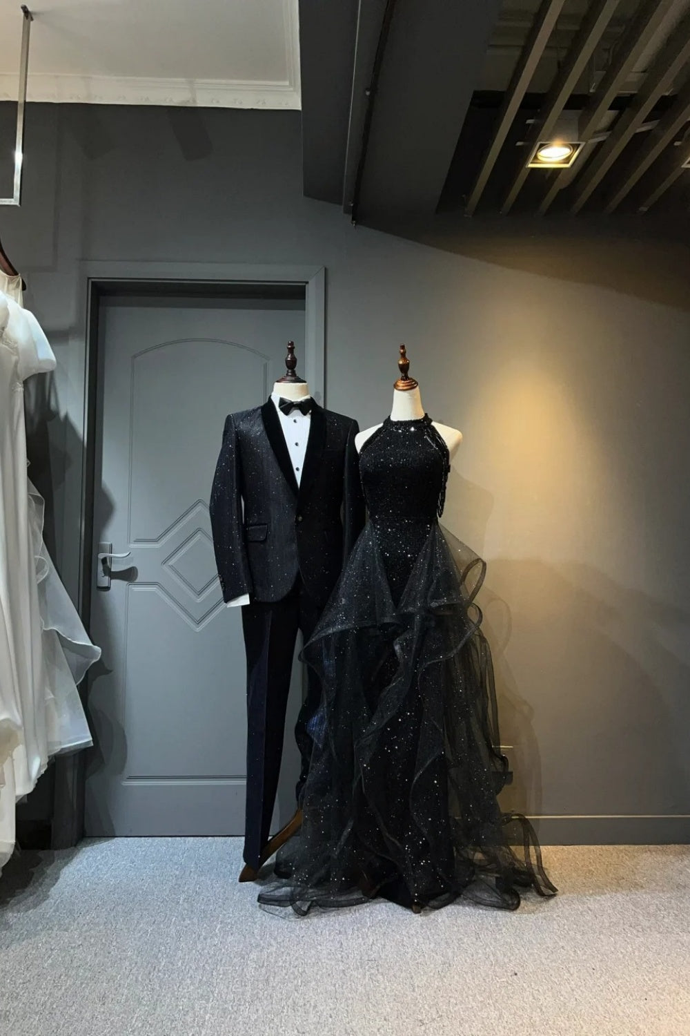 Robe de bal longue noire brillante NV6624