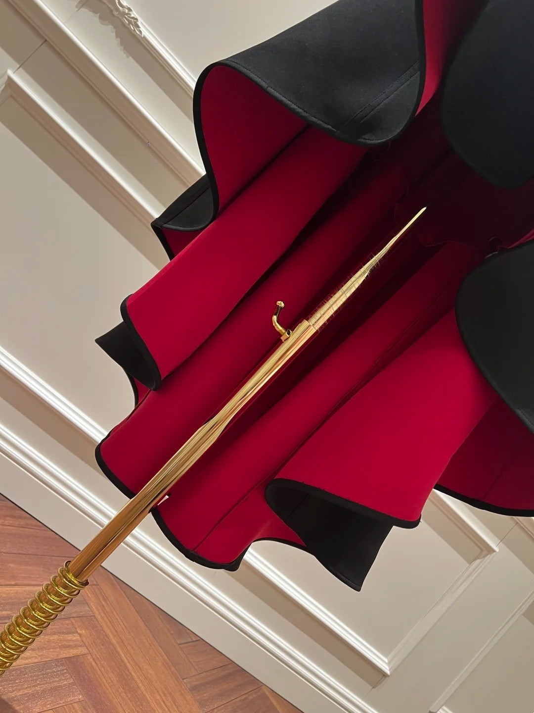 Robe rouge à fond rouge, jupe ample, courte devant et longue dos, robe d'anniversaire, robe de soirée NV6594
