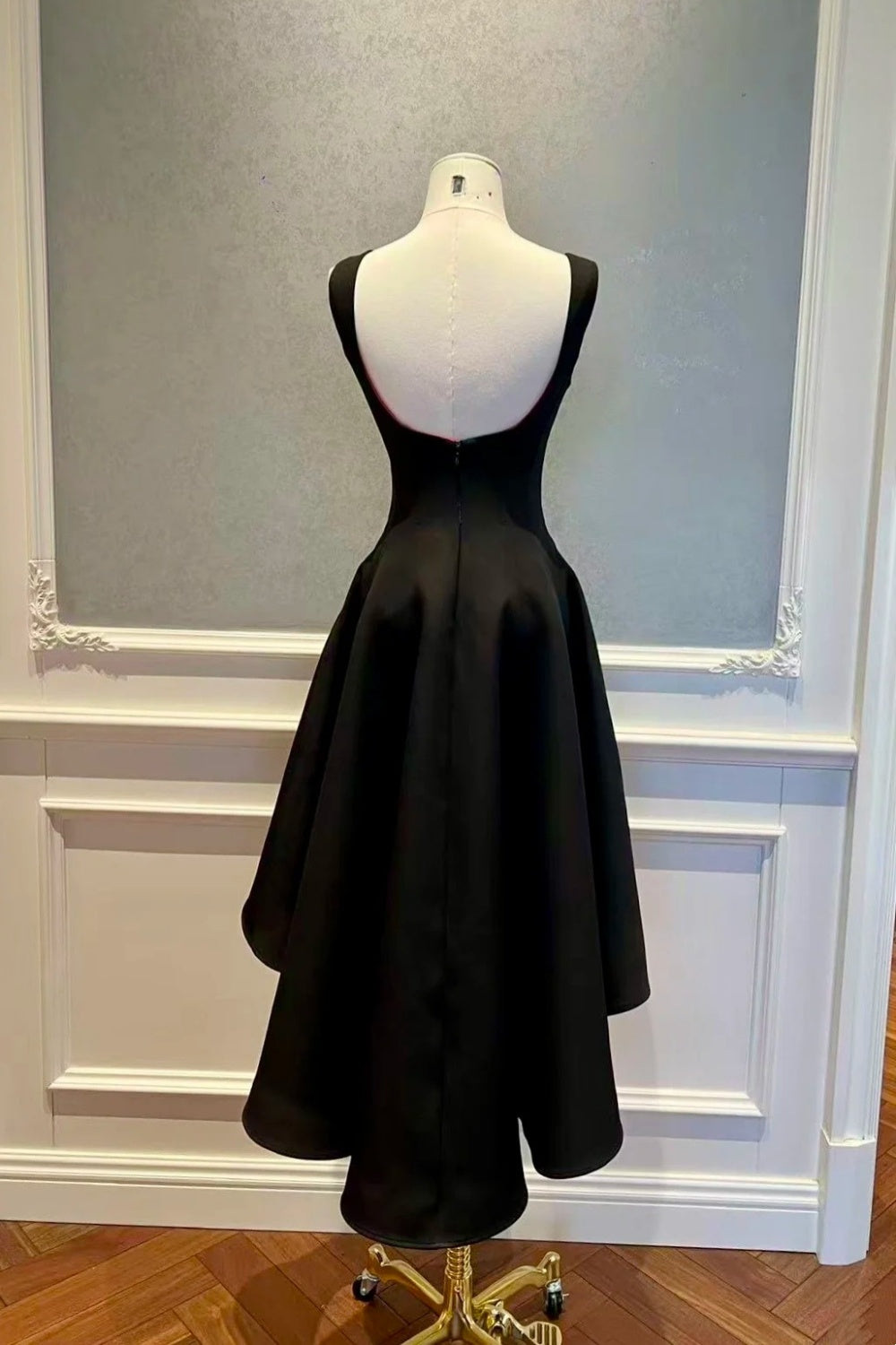 Robe rouge à fond rouge, jupe ample, courte devant et longue dos, robe d'anniversaire, robe de soirée NV6594
