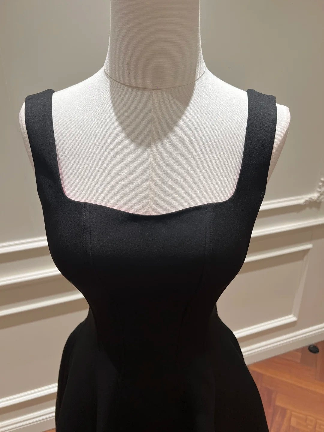Robe rouge à fond rouge, jupe ample, courte devant et longue dos, robe d'anniversaire, robe de soirée NV6594