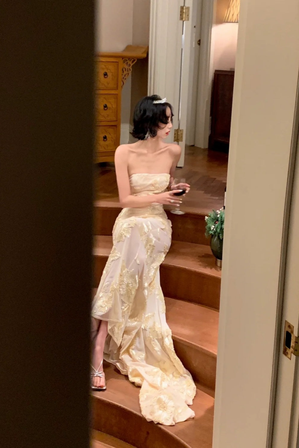 Robe brodée style diva française : tulle transparent, longue traîne, robe de soirée haut de gamme NV6415