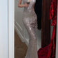 Robe sirène dos nu à sequins gris argenté : décolleté en V plongeant, traîne ajustée, robe de soirée idéale pour un banquet NV6410