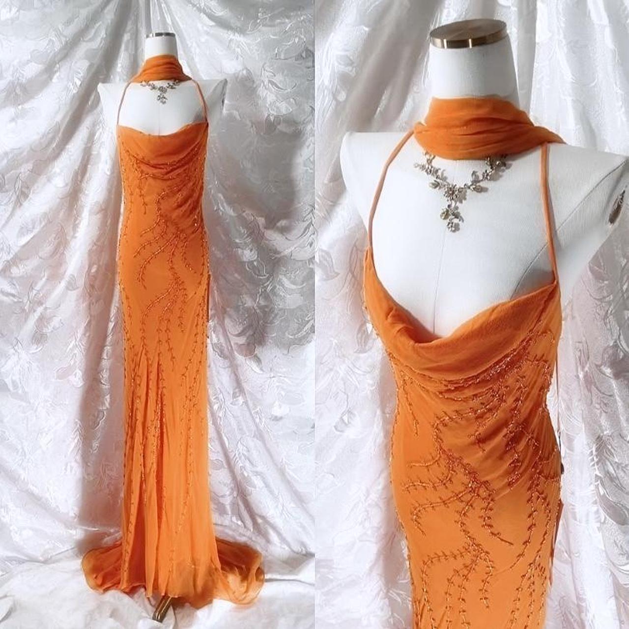 Robe de soirée longue en mousseline de soie orange exquise avec bretelles spaghetti et perles NV5413