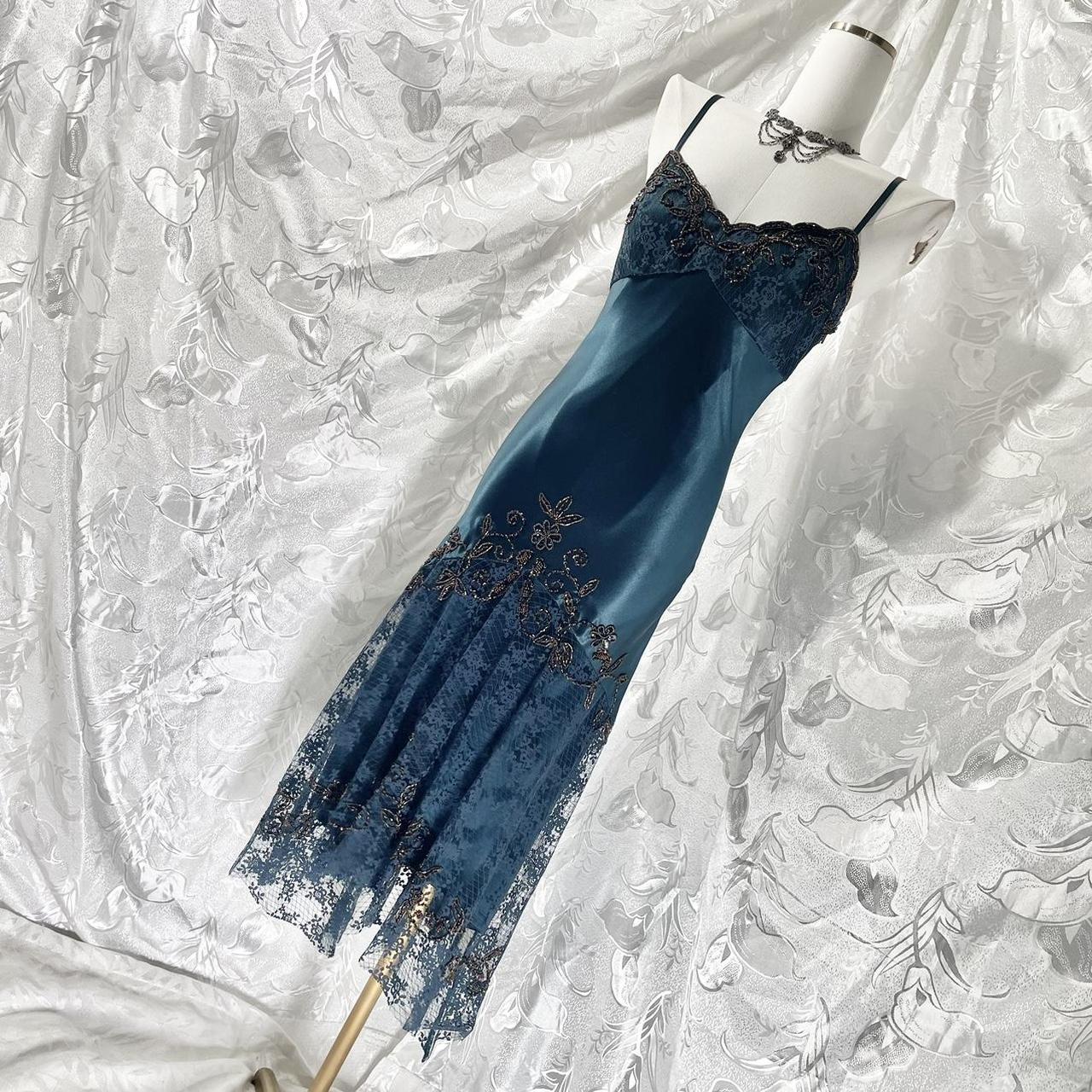 Superbe robe de bal rétro en mousseline de soie bleue exquise à bretelles spaghetti et perles NV5412