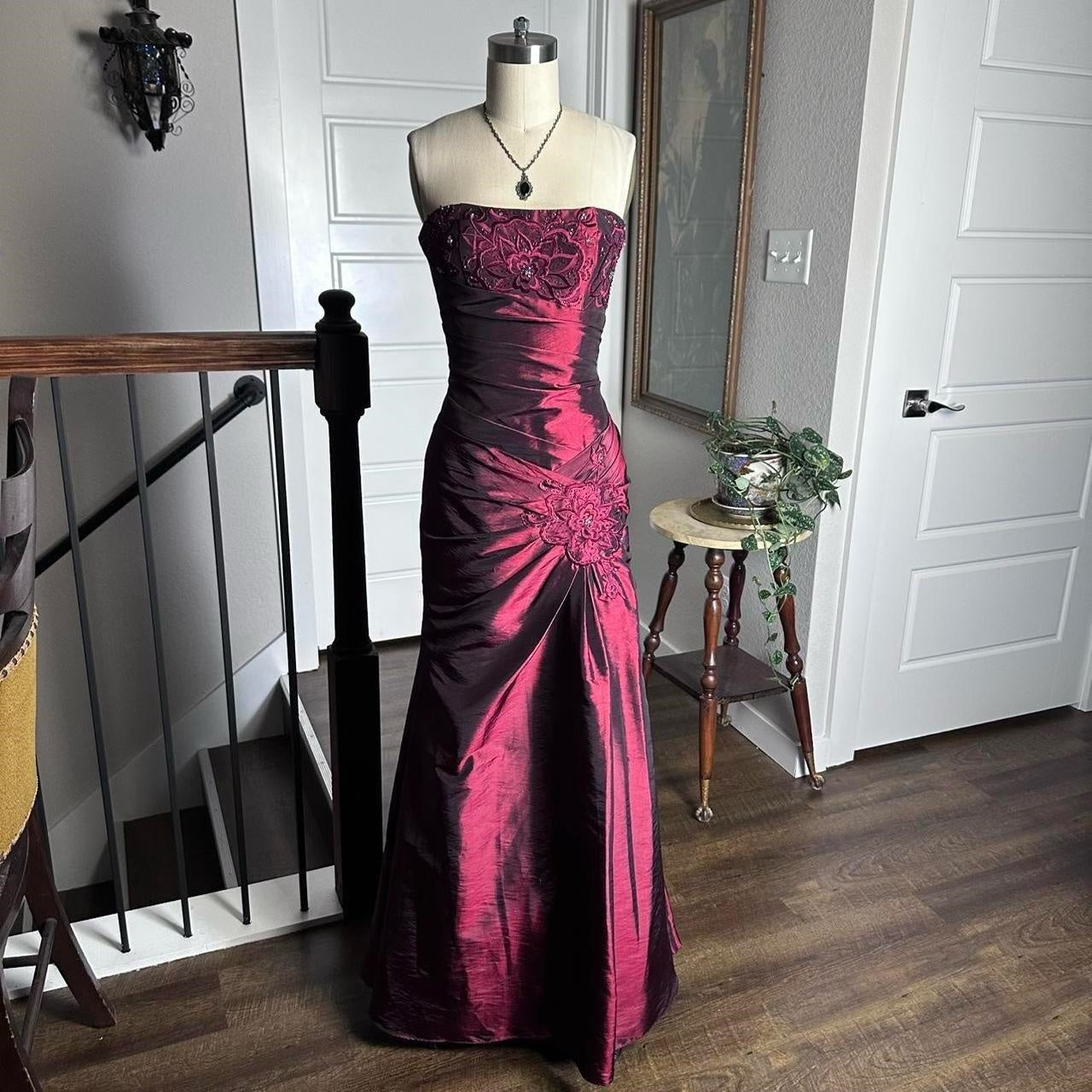 Burgundy Vintage Fashion Elegant Exquisite Floral Beading Long Satin Ball Gown Evening Dress Party Dress Prom Dress nv3924