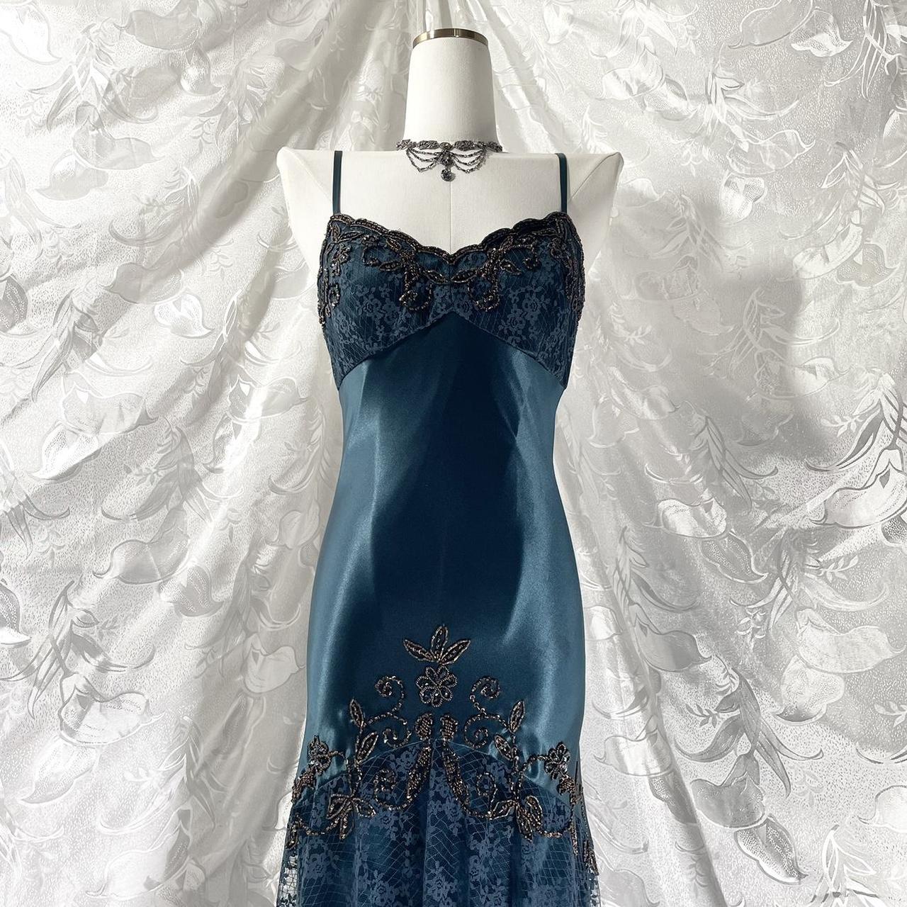 Superbe robe de bal rétro en mousseline de soie bleue exquise à bretelles spaghetti et perles NV5412