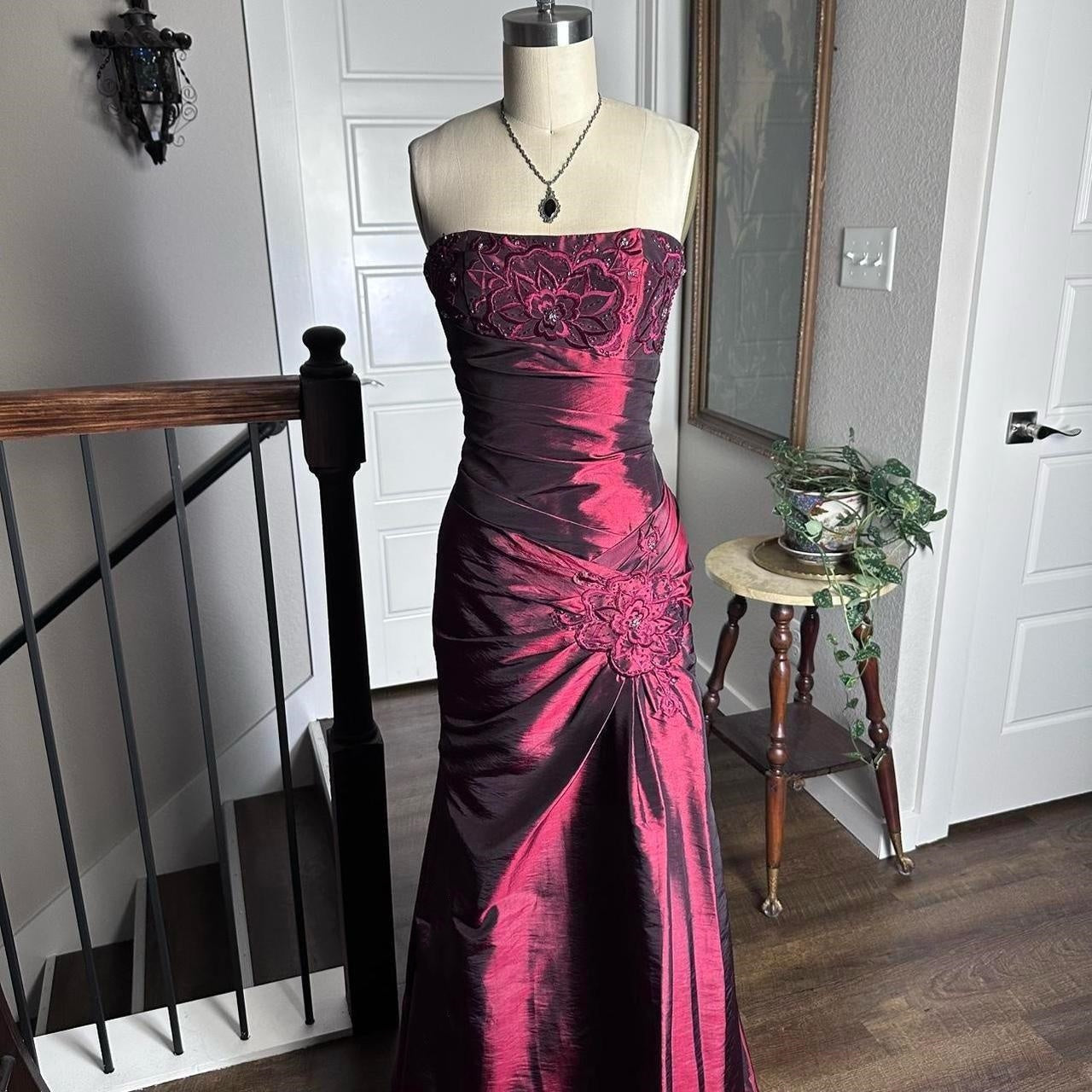 Burgundy Vintage Fashion Elegant Exquisite Floral Beading Long Satin Ball Gown Evening Dress Party Dress Prom Dress nv3924