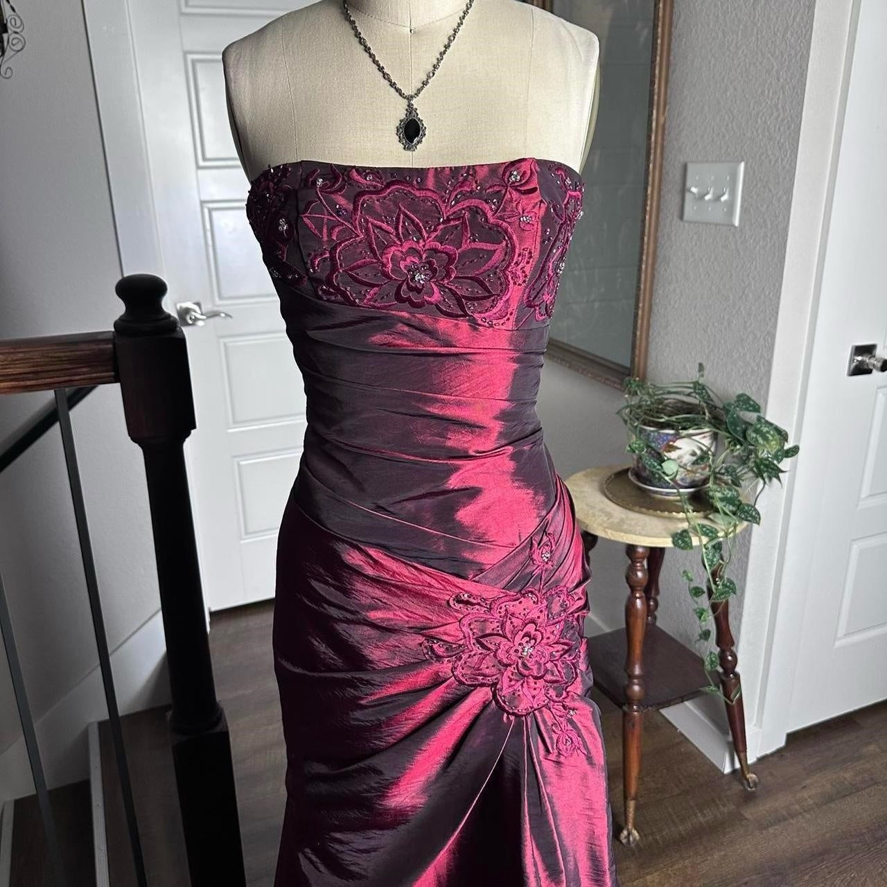 Burgundy Vintage Fashion Elegant Exquisite Floral Beading Long Satin Ball Gown Evening Dress Party Dress Prom Dress nv3924