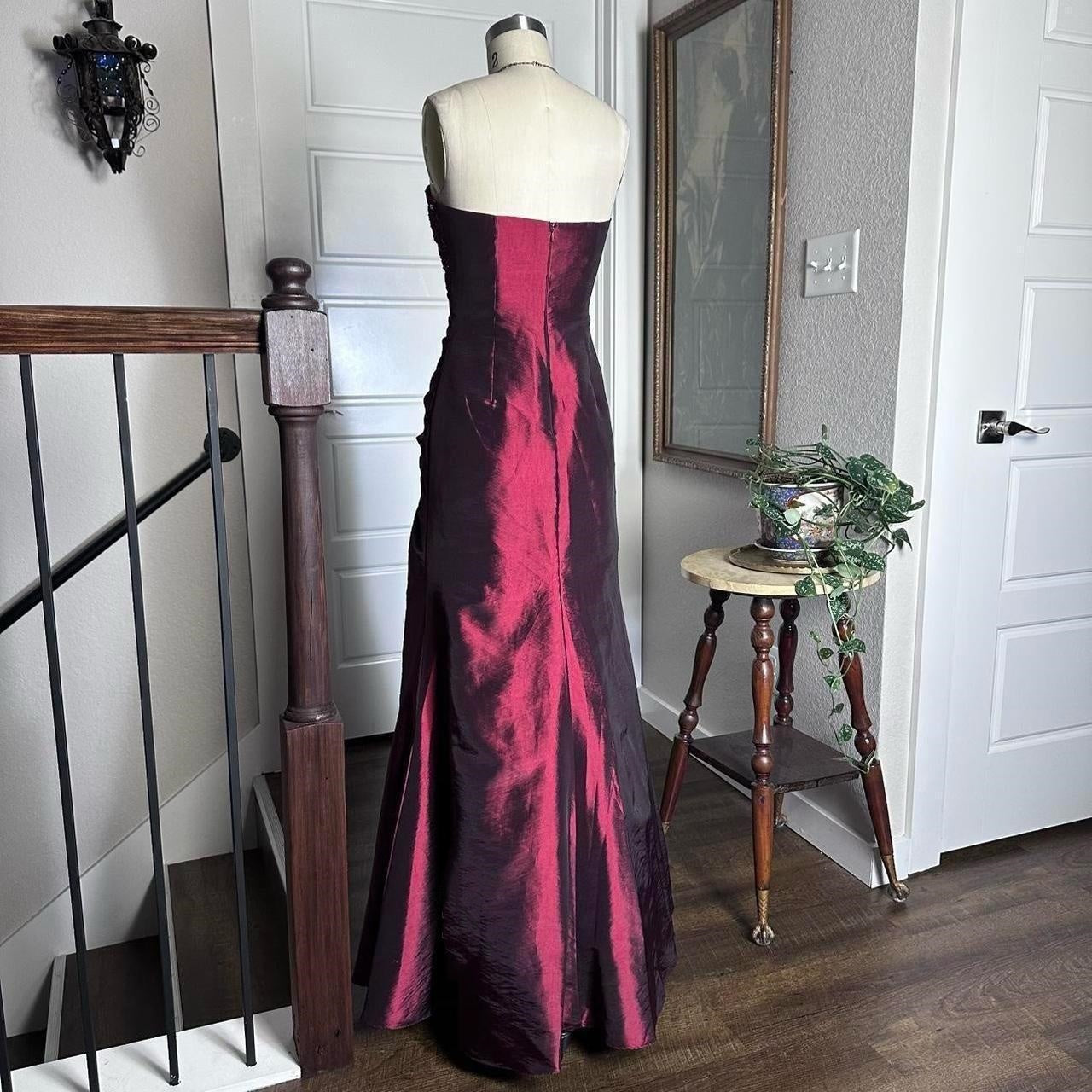 Burgundy Vintage Fashion Elegant Exquisite Floral Beading Long Satin Ball Gown Evening Dress Party Dress Prom Dress nv3924