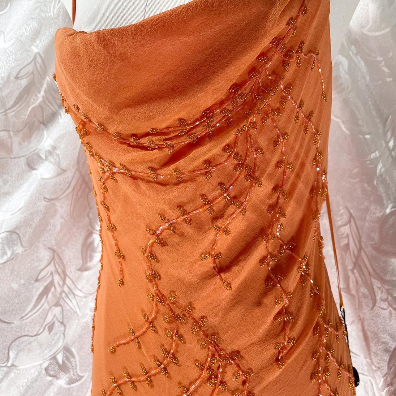 Robe de soirée longue en mousseline de soie orange exquise avec bretelles spaghetti et perles NV5413