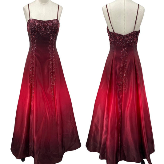 Robe longue sans manches à empiècements en satin dégradé bordeaux et sequins NiceVestidos NV6177