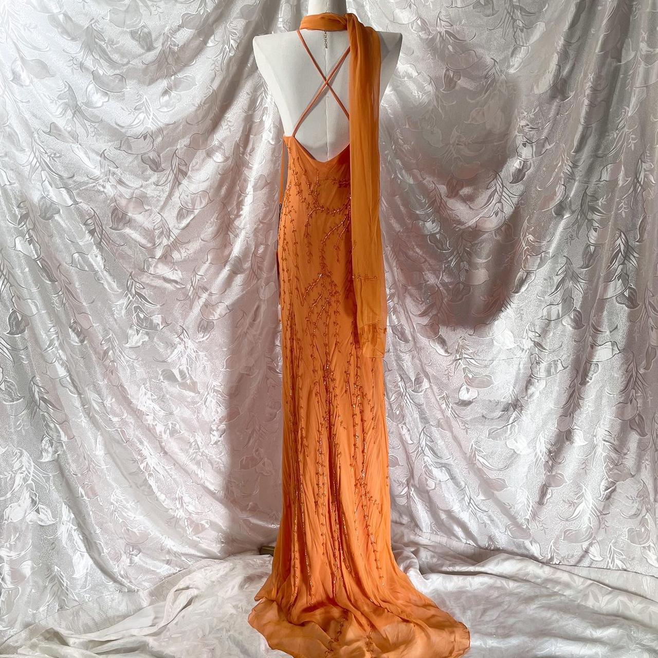 Robe de soirée longue en mousseline de soie orange exquise avec bretelles spaghetti et perles NV5413