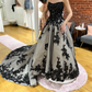 Robe de soirée spectaculaire en dentelle foncée gris-noir dégradé | Traîne en tulle pailleté, sans bretelles/à fines bretelles | NV6323