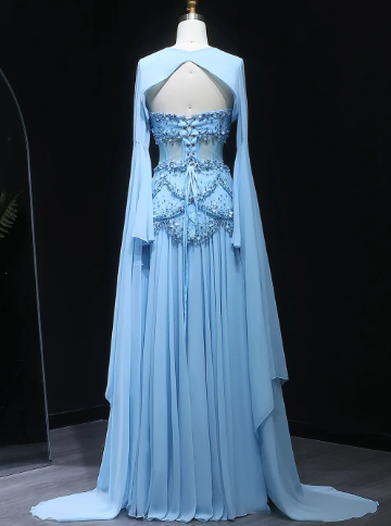 Robe de mariée féérique de style cour, bleu clair, ornée de perles, manches transparentes et traîne - Thème océan NV6382