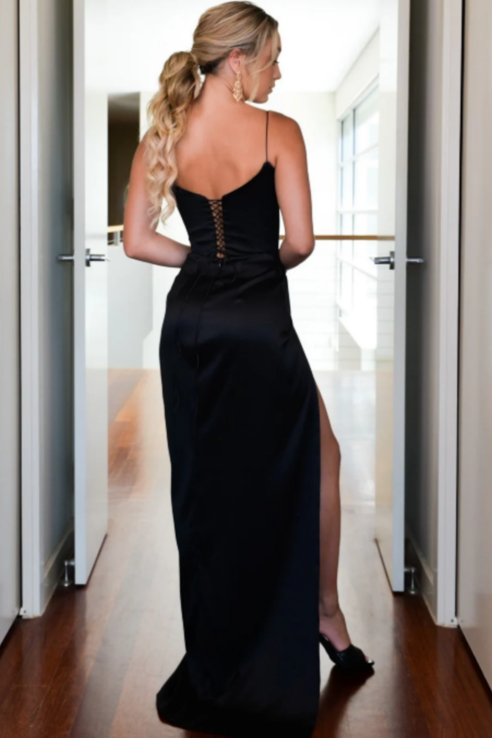 Robe de bal sexy en satin vert et noir, bretelles spaghetti, fente longue, style tendance NV85