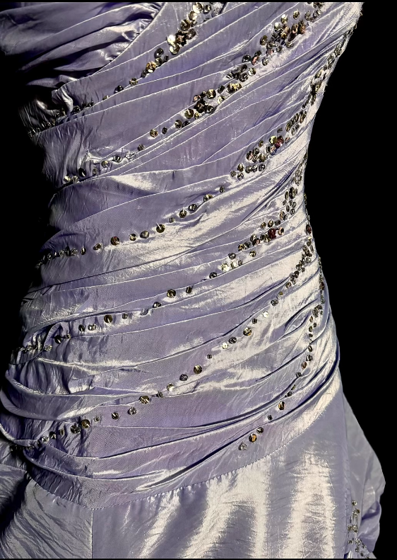 Robe de soirée longue rétro en satin violet ornée de perles exquises NV6612