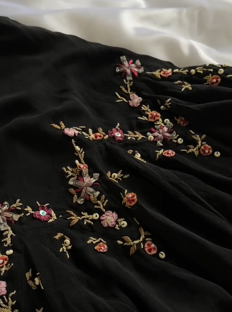 NiceVestidos - Robe de soirée courte/mi-longue à imprimé floral noir nv5461
