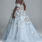 Robe de bal fleurie 3D à épaules dénudées Mist Blue Garden NV6565