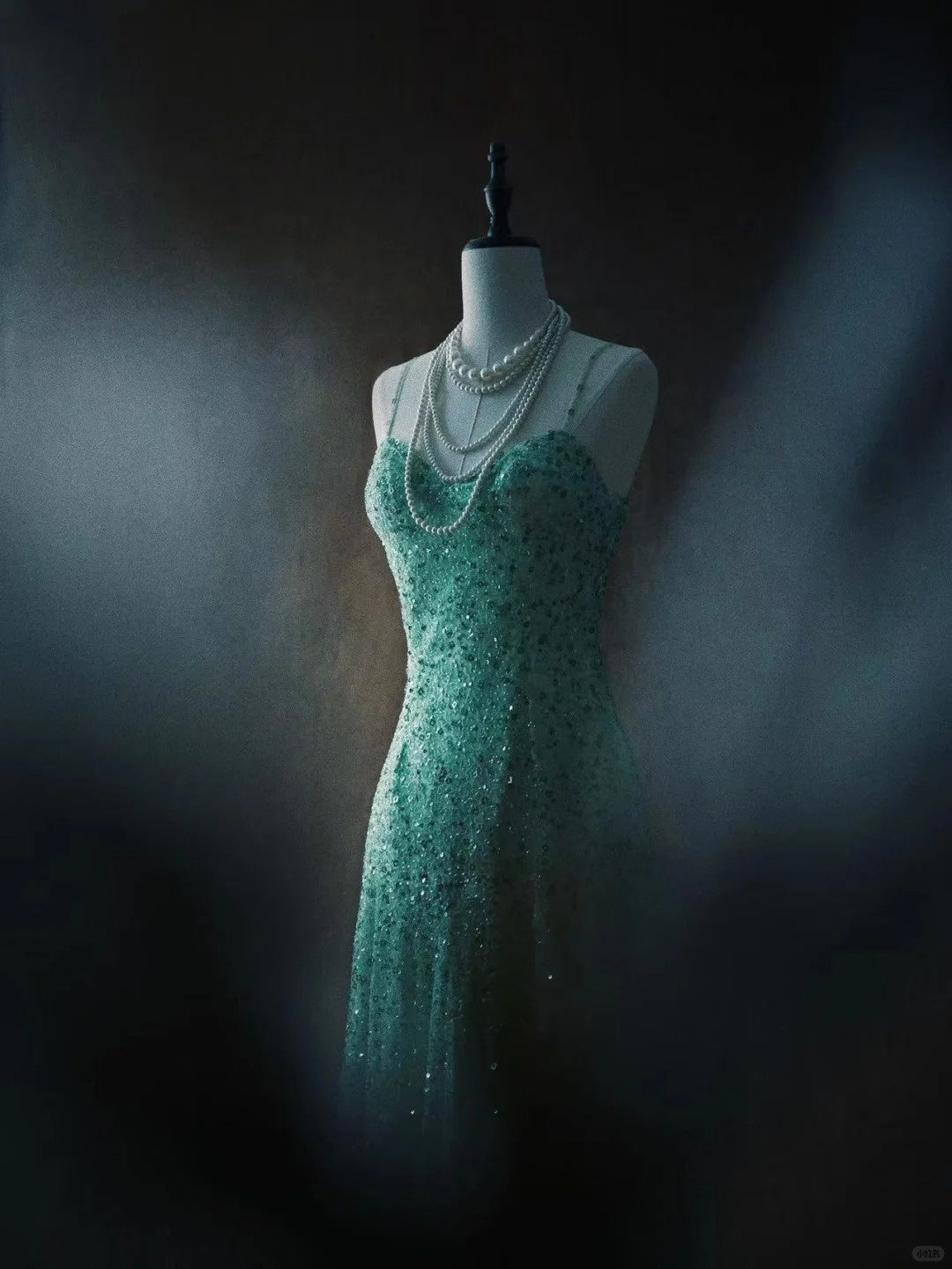 Robe de soirée rétro en mousseline longue, ornée de sequins verts et de perles exquises (NV6611)