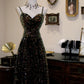 Robe de soirée longue à bretelles spaghetti et col en cœur, ornée de sequins noirs irisés NV6549