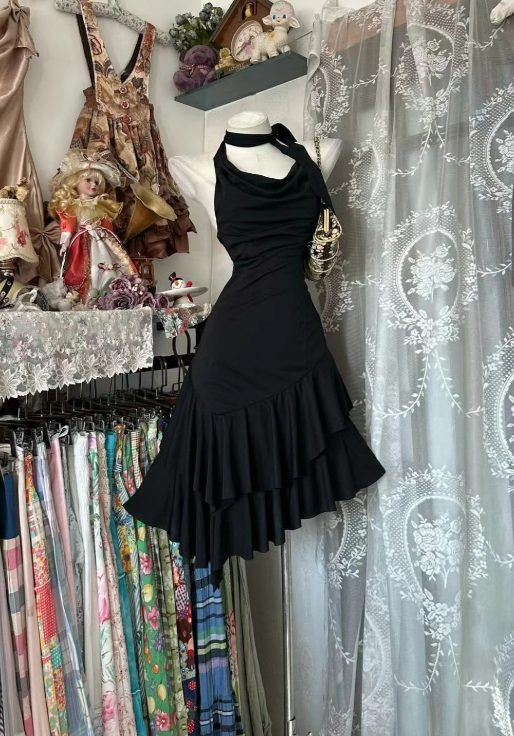 Robe noire courte vintage à col halter et volants multicouches, coupe ajustée, NV6832