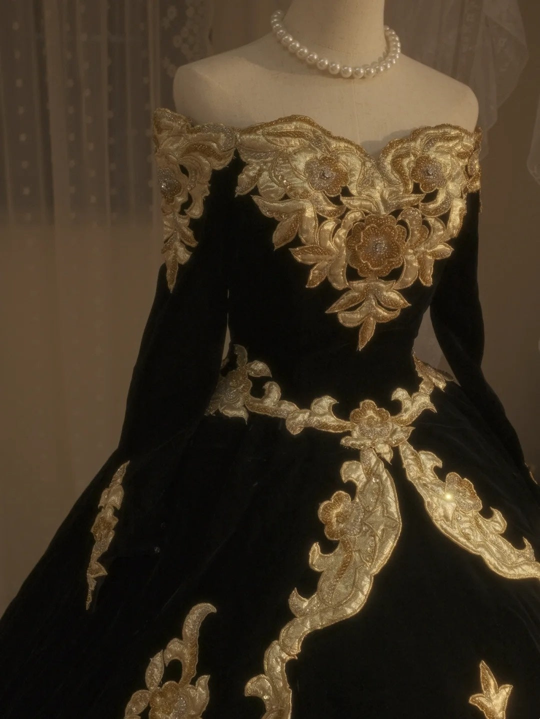 NiceVestidos--Vintage Dress, Golden, Superb, Top-Grade, Gorgeous, Hand-Embroidered, Heavily Beaded Dress, Romantic Fantasy, Baroque Period, Magnificent Wedding Dress, Ball Gown NV5854