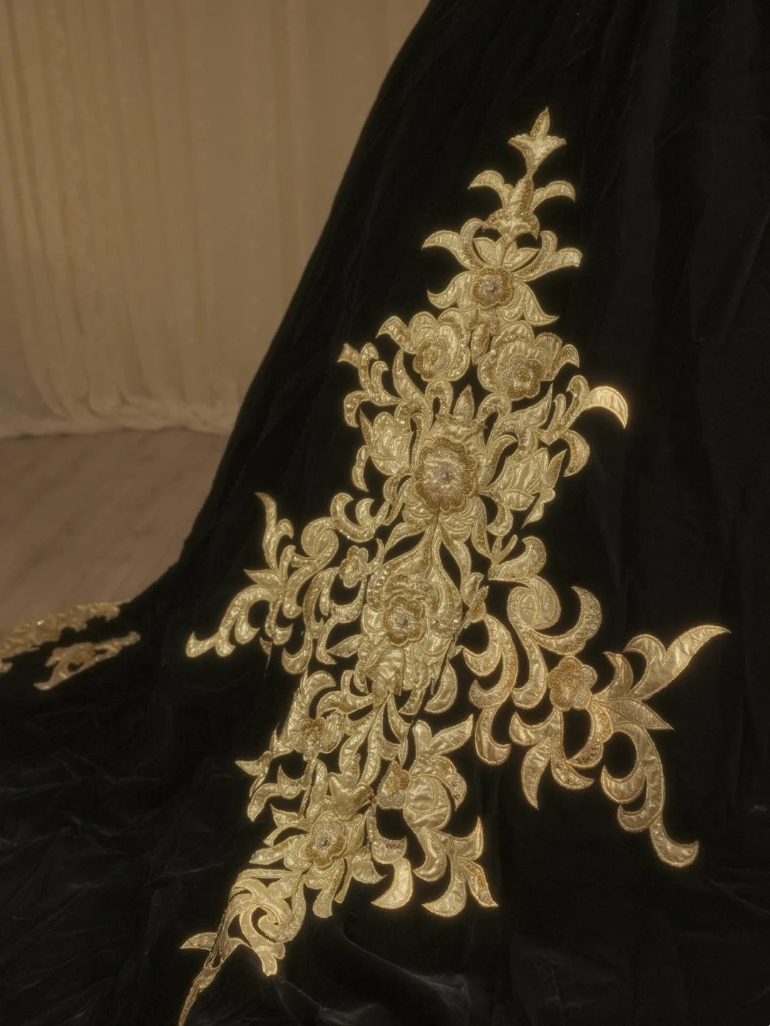NiceVestidos--Vintage Dress, Golden, Superb, Top-Grade, Gorgeous, Hand-Embroidered, Heavily Beaded Dress, Romantic Fantasy, Baroque Period, Magnificent Wedding Dress, Ball Gown NV5854