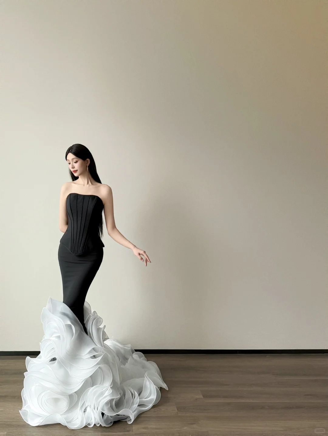 Black White Corset Mermaid Prom Dress 3D Ruffled Organza Train  NV7136