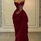 Robe longue en velours bordeaux ornée de délicates perles NV6687