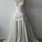 Robe bustier blanche à taille haute et empiècement en dentelle froncée NV6253