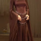 Robe de soirée rétro luxueuse en satin marron foncé, ornée de perles, col carré et manches longues - Robe élégante pour dîner et tapis rouge NV6381