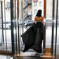 Robe de bal de luxe style palais, bretelles spaghetti et perles | Robe longue en satin noir avec traîne, idéale pour un gala, une remise de prix ou un événement social haut de gamme (NV6270)