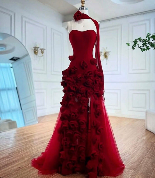 Robe de soirée longue et élégante rouge avec de délicats détails floraux NV6675