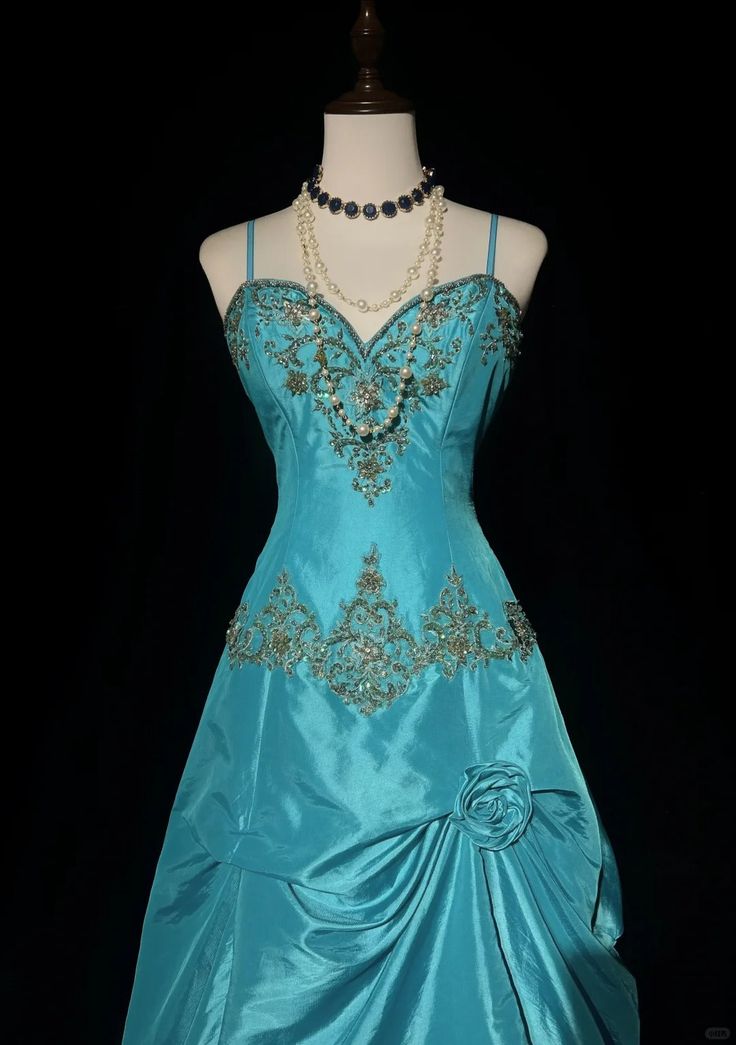 Blue Sweetheart Neck Applique A-Line Spaghetti Straps Satin Beaded Long Ball Gown Evening Dress nv3762