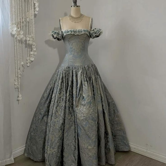 Robe de bal ajustée en brocart bleu brume à épaules dénudées NV6242