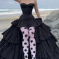 Robe de bal de luxe style palais, bretelles spaghetti et perles | Robe longue en satin noir avec traîne, idéale pour un gala, une remise de prix ou un événement mondain haut de gamme (NV6271)
