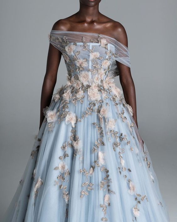 Robe de bal fleurie 3D à épaules dénudées Mist Blue Garden NV6565
