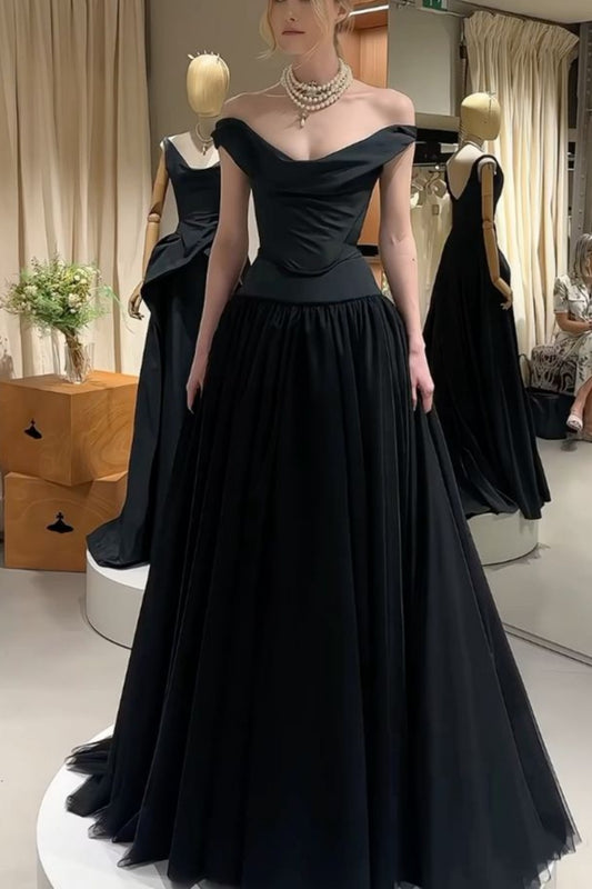 Robe de bal noire en satin à épaules dénudées NV6313
