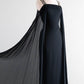 Robe élégante vintage ornée de tulle et de satin noir, manches cape et col carré NV6255