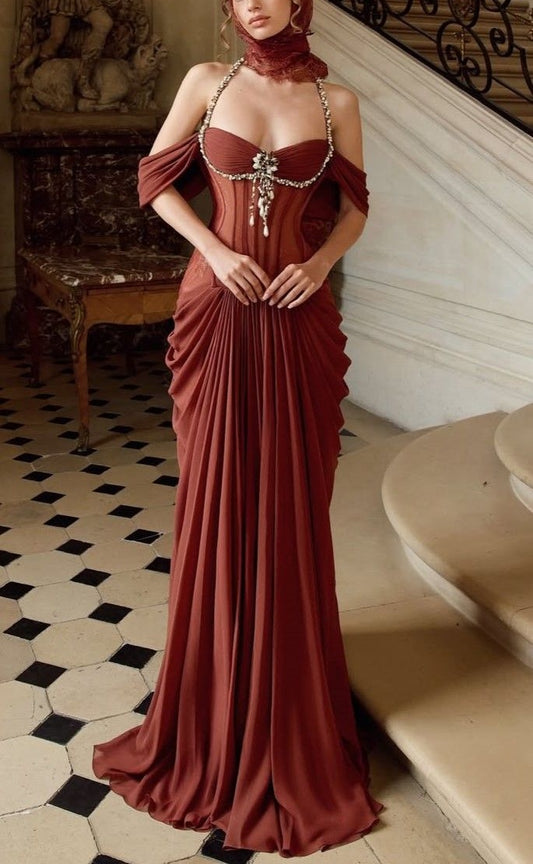 Robe de cour longue en satin bordeaux, col halter, épaules dénudées, ornée de perles, NiceVestidos NV6217