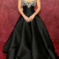 Robe de bal de luxe style palais, bretelles spaghetti et perles | Robe longue en satin noir avec traîne, idéale pour un gala, une remise de prix ou un événement social haut de gamme (NV6270)