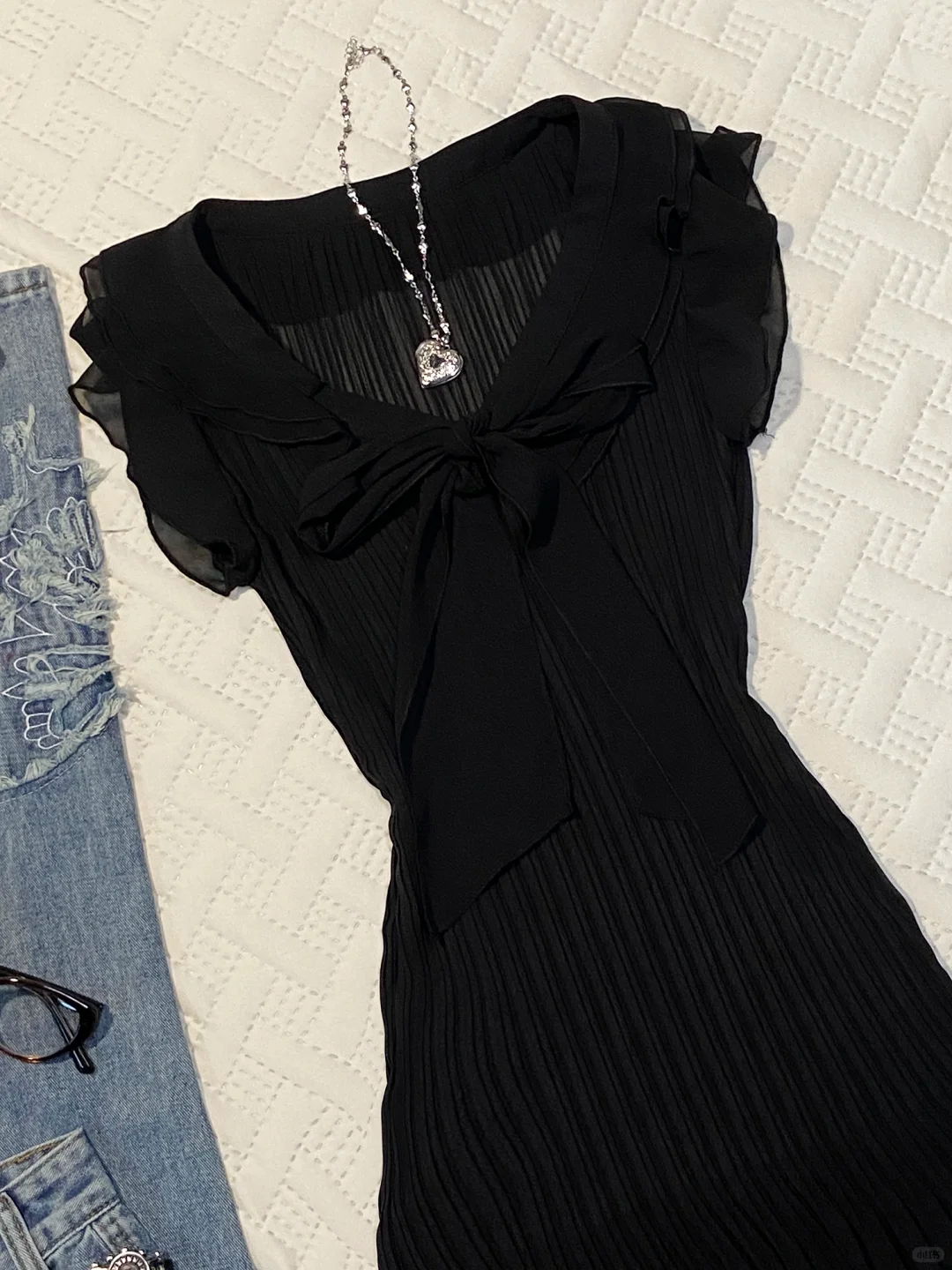 Black V Neck Chiffon Short Homecoming Dress Flutter Ruffle Sleeve Bow Front Pleated A-Line Vintage Cocktail Gown  NV6913