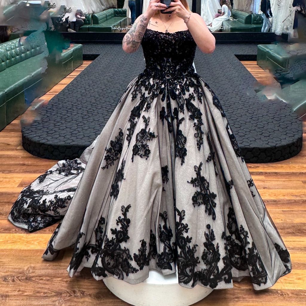 Robe de soirée spectaculaire en dentelle foncée gris-noir dégradé | Traîne en tulle pailleté, sans bretelles/à fines bretelles | NV6323