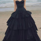 Robe de bal de luxe style palais, bretelles spaghetti et perles | Robe longue en satin noir avec traîne, idéale pour un gala, une remise de prix ou un événement mondain haut de gamme (NV6271)