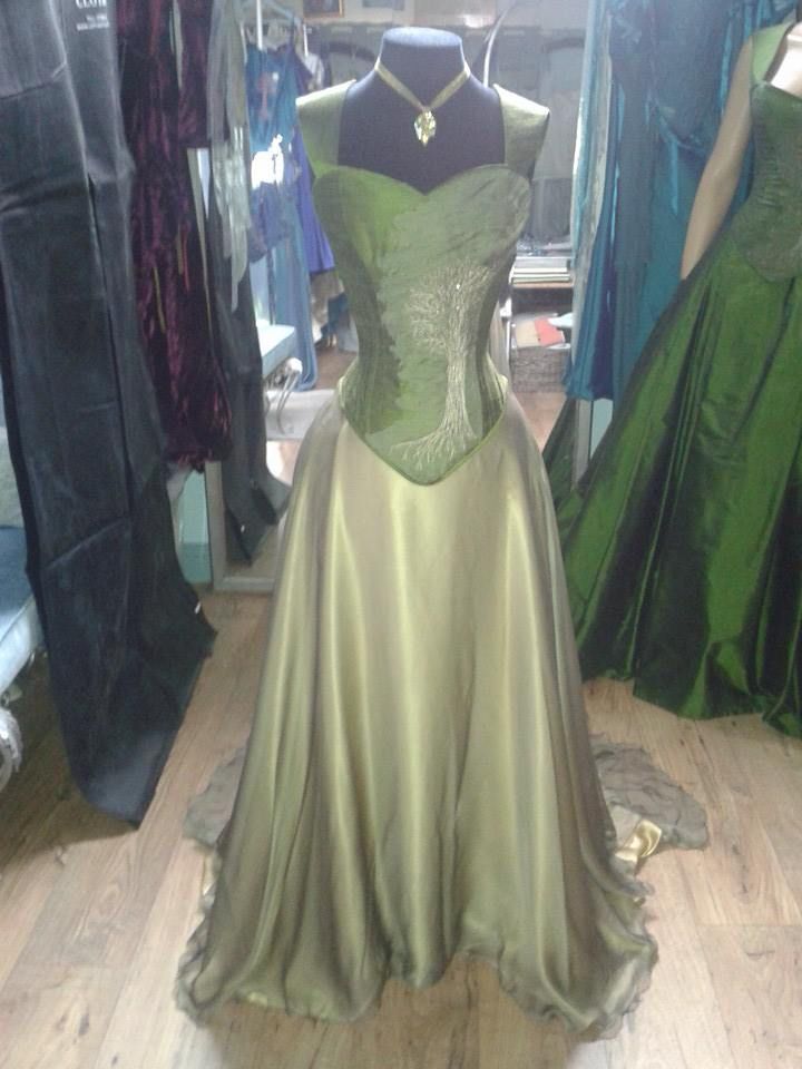 Green vintage elegant exquisite beaded sweetheart neckline long satin ball gown evening dress nv3643