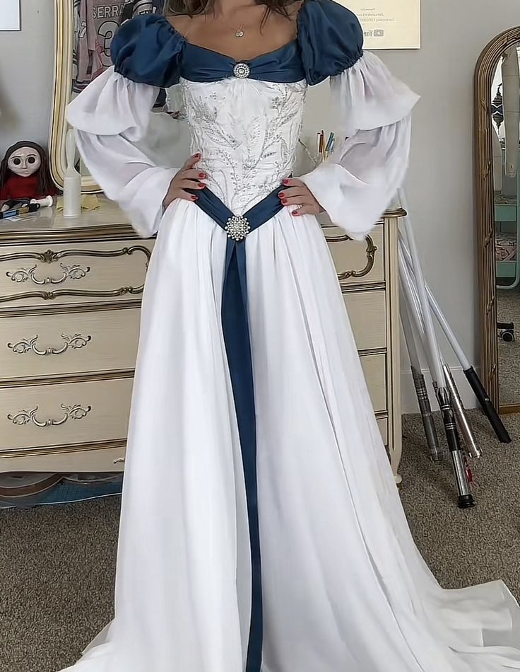 Robe de bal rétro style cour, blanche et bleue contrastée, brodée, épaules dénudées - Robe de soirée et de cosplay à thème médiéval NV6389