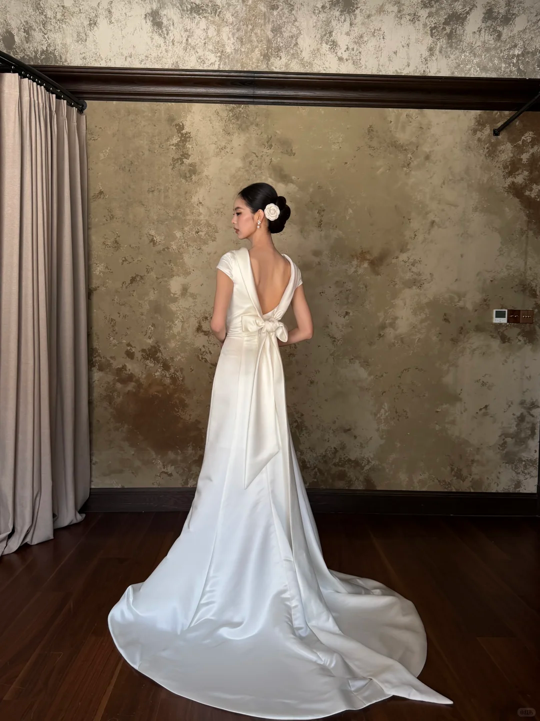 Ivory Cap Sleeve Satin Mermaid Wedding Gown Fold Collar  NV7187