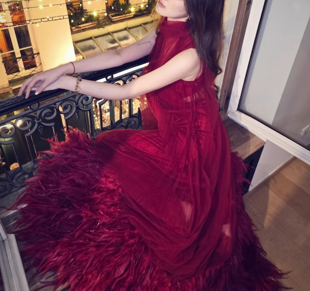 Robe de bal longue rouge en mousseline et fourrure NV6575