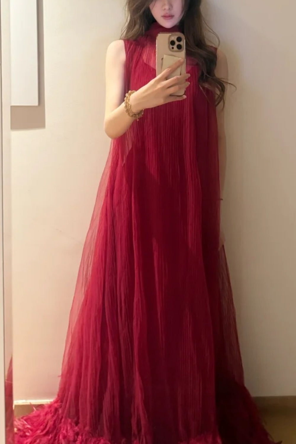 Robe de bal longue rouge en mousseline et fourrure NV6575